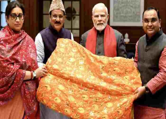 PM-Modi-presents-Chadar-to-be-offered-at-Ajmer-Sharif-Dargah