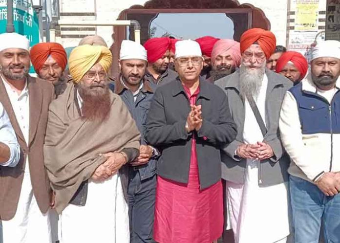 Punjab Cabinet Ministers, Speaker Pay Obeisance