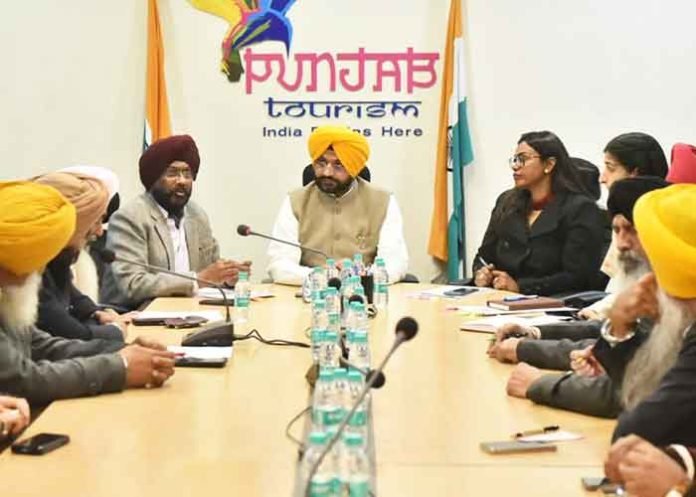 Tarunpreet Singh Sond in meeting