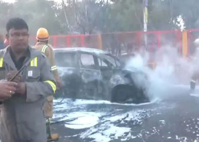 fire-at-mahakumbh-car