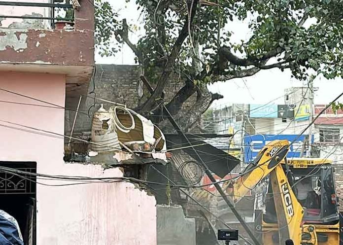 Demolishes Illegal Houses