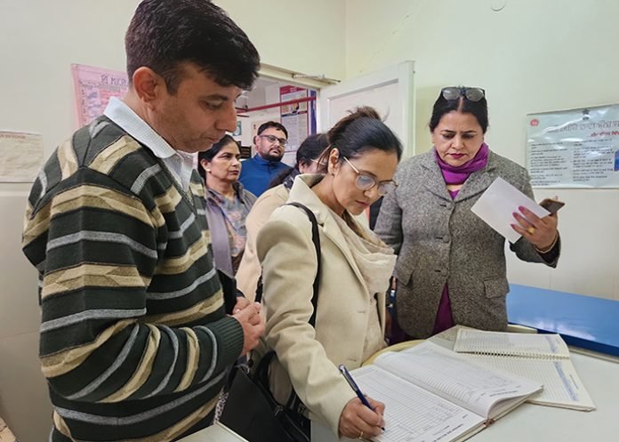Director Health & Family Welfare Punjab conducts surprise visit