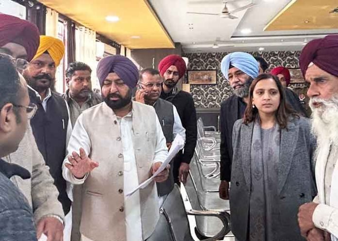 Hardeep-Singh-Mundian-at-tehsil-office