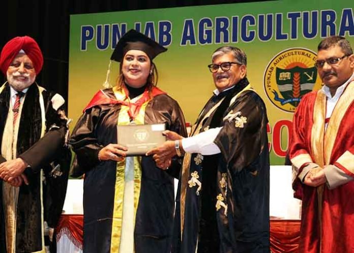 Punjab Guv Kataria Confers Degrees to PAU Students
