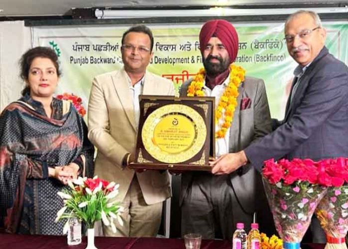 Sandeep Saini Felicitates AGM Amarjeet Singh