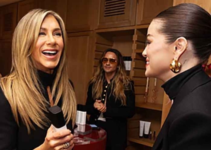 Selena Gomez with Jennifer Aniston