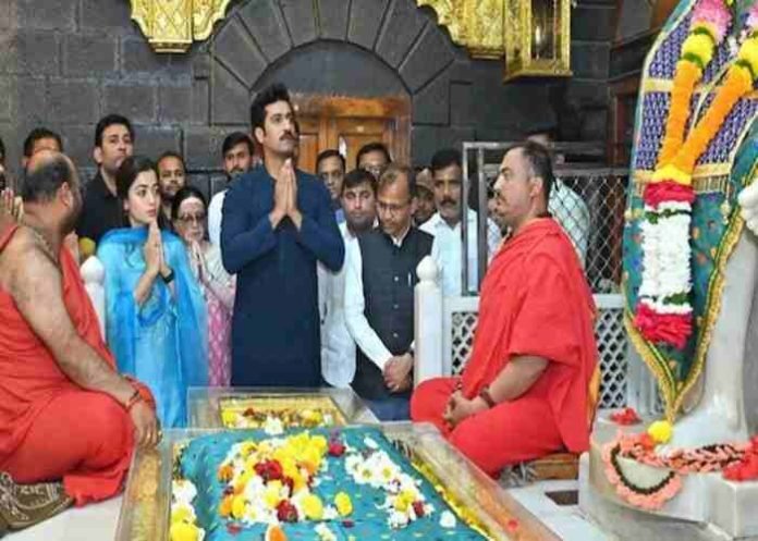 vicky-kausal-rashmika-mandana-at-shirdi