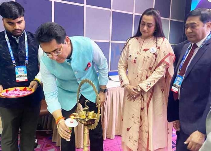 Aman Arora Lauds Doctors Fraternity