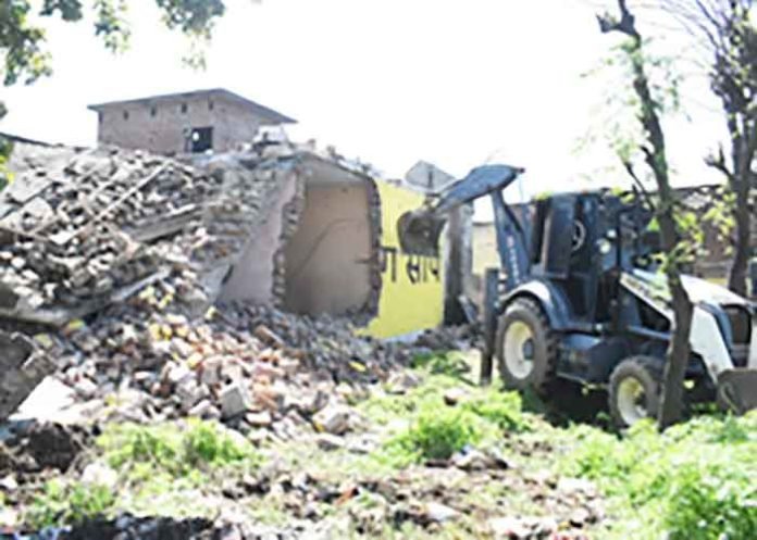 Demolish unauthorised structures