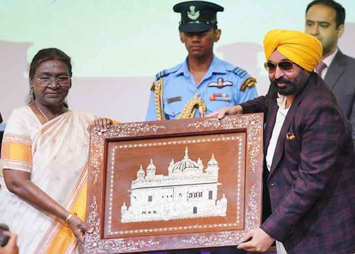 Droupadi Murmu and CM Mann