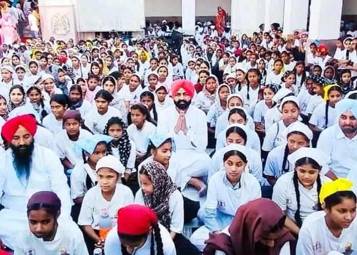 5,000 Students Participate in Mega Rally