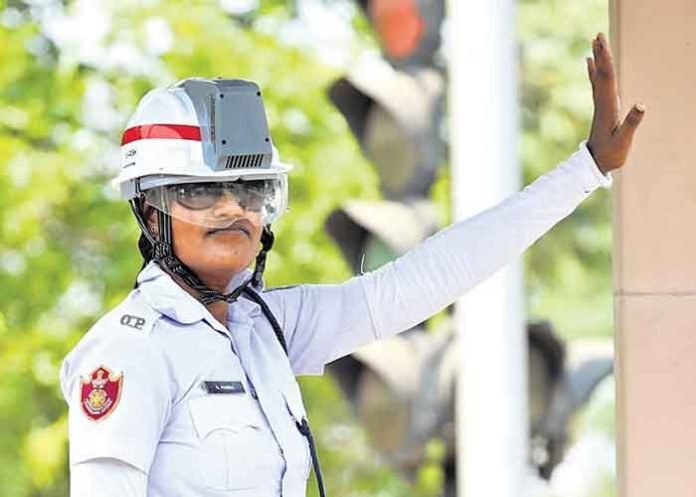 AC-helmet-on-head-Delhi-Traffic-Police-to-get-a-cool-new-look-this-summer-1