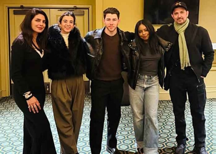 Hrithik-heaps-praise-on-Nick-Jonas’-performance,-thanks-Priyanka-for-‘fun-and-food’