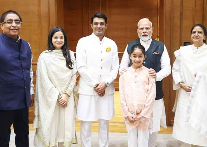 Jaiveer Shergill Meets PM Modi With Family