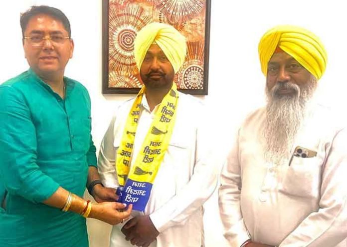 Parminder Pinky Joins Aman Arora AAP