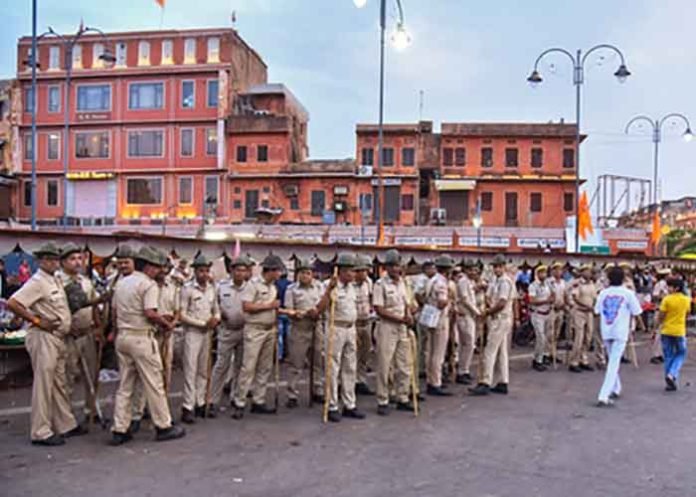 Police-disperse-protestors-in-Jaipur