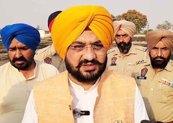 Sond Visits Fire-Affected Fields