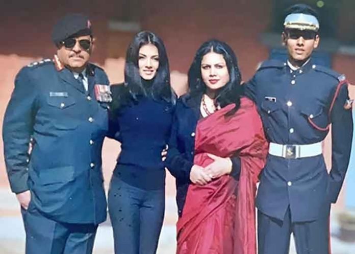 Celina-Jaitly-with-her-mother