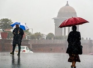 Light rain likely in Delhi today; IMD flags thunderstorms, gusty winds Delhi-Rain-Weather