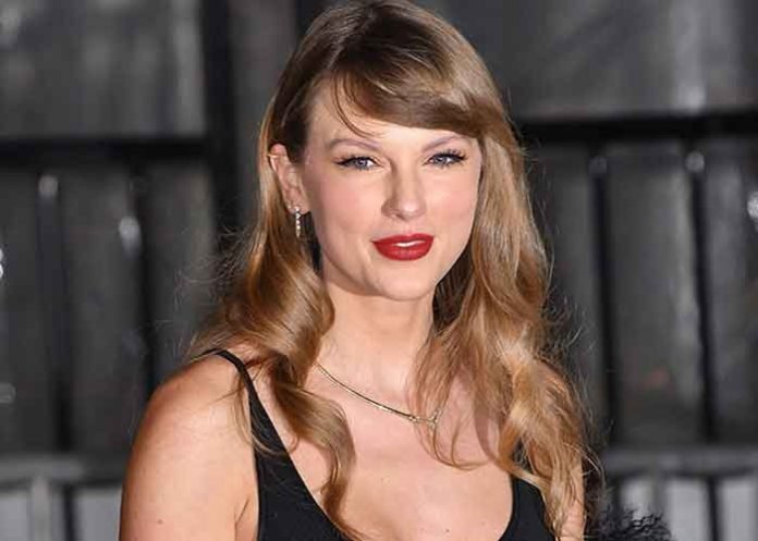 Taylor Swift Singer 2