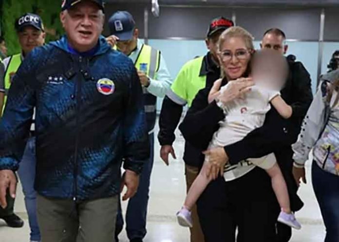 Venezuelan-child-held-in-US-returns