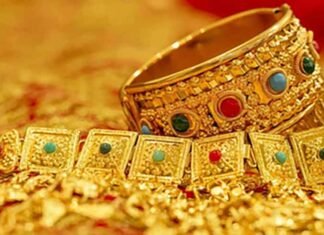 Gold, silver slip on MCX as traders book profits Gold jewellery