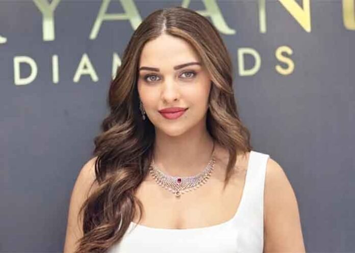 Himanshi Khurana Actress 1