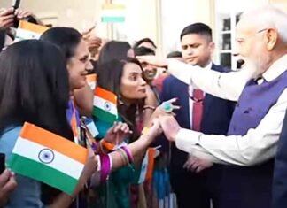 Indian diaspora in London greet PM Modi