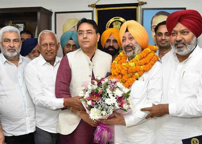 Jasvir Singh Sekhon takes charge