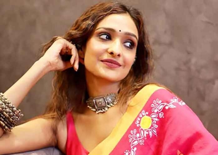 Aishwarya Khare Actress 3
