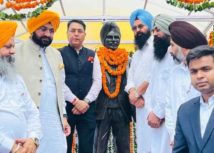 Aman Arora and Tarunpreet Sond tributes to Shaheed Issru