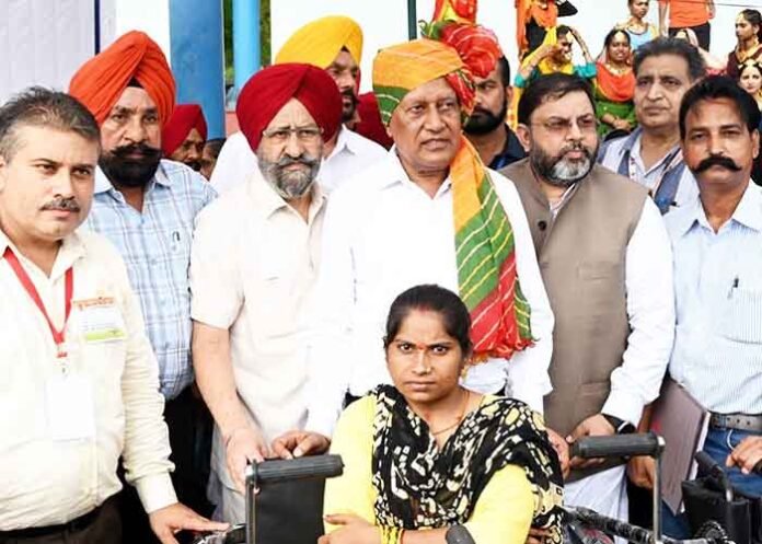 Barinder Kumar Goyal Hoists Tricolour