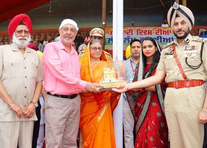 Dr Balbir Singh Hoists Tricolour