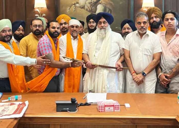 Harjit Pannu joins party along with supporters