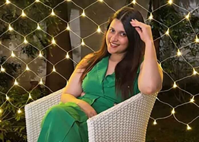 Mannara Chopra gives a peek