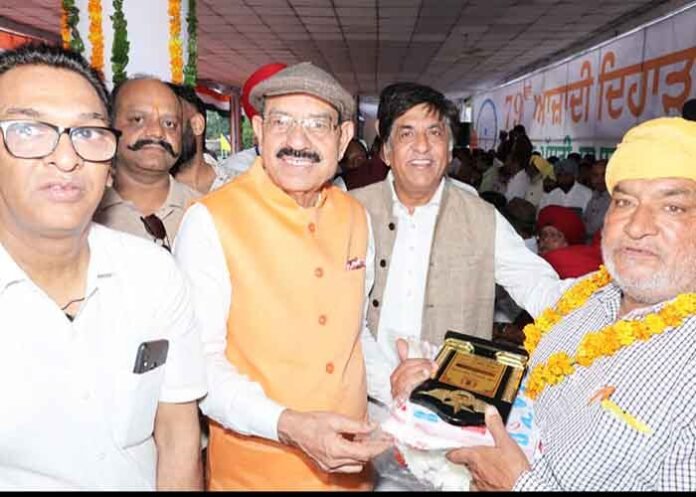 Mohinder Bhagat Honours Martyrs