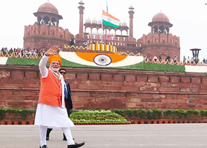 PM Modi hoists flag at Red Fort