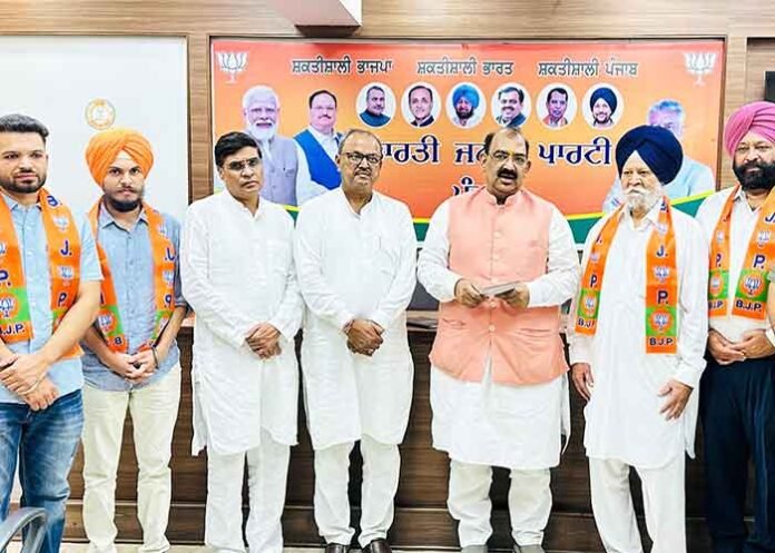 Retired SDM Harkanwaljit Singh joins BJP