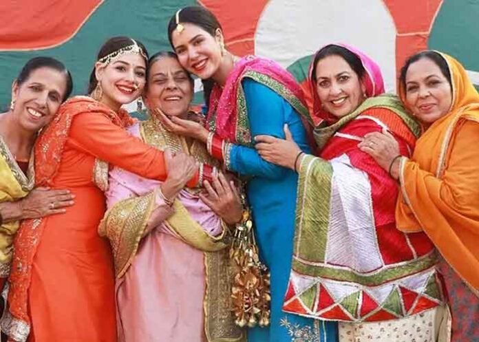 Sonam Bajwa Godday Godday Cha Poster