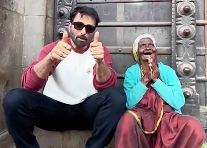 Sonu Sood jams with elderly Maharashtrian lady