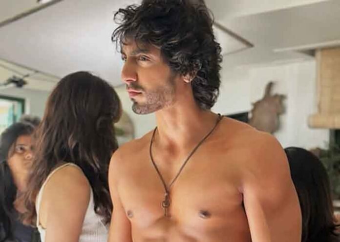 Ahaan Panday flaunts his sleepy built