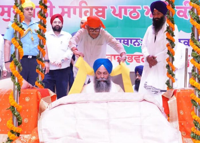 Governor Kataria participates in Sukhmani Sahib Path