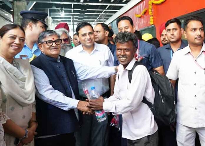 Kataria welcomes new Superfast Train