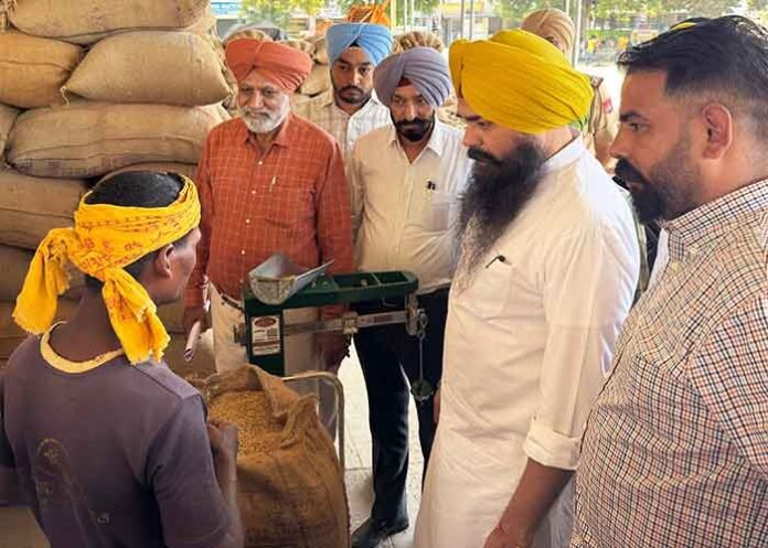 Malvinder Kang Visits Kharar Mandi