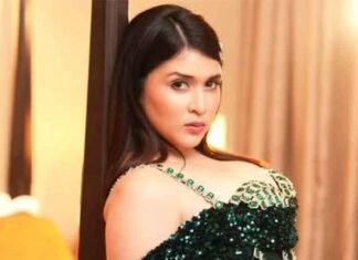 Mannara Chopra Faces Body-Shaming Comments After Sharing Dance Video Mannara Chopra Actress 6