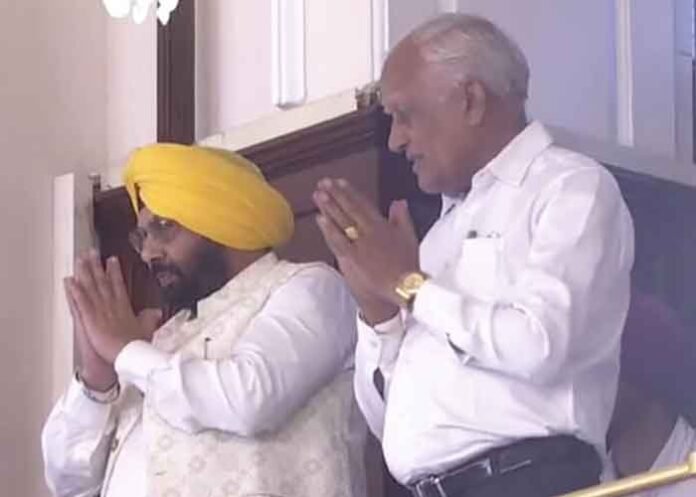 Harbhajan Singh ETO and Barinder Kumar Goyal observe Tamil Nadu Assembly