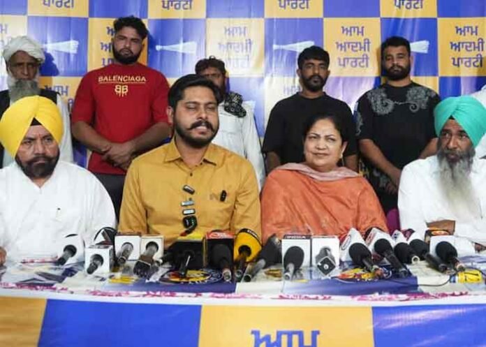 Prominent Gujjar leaders join AAP