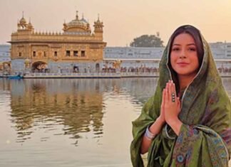 Shehnaaz Gill offers prayers at the Golden Temple