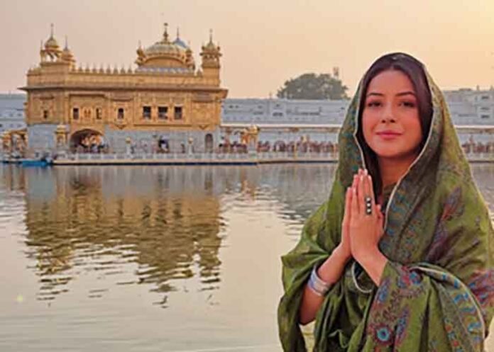 Shehnaaz Gill offers prayers at the Golden Temple