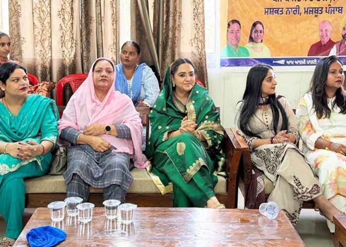 Amandeep Kaur Arora Felicitates Women Entrepreneurs